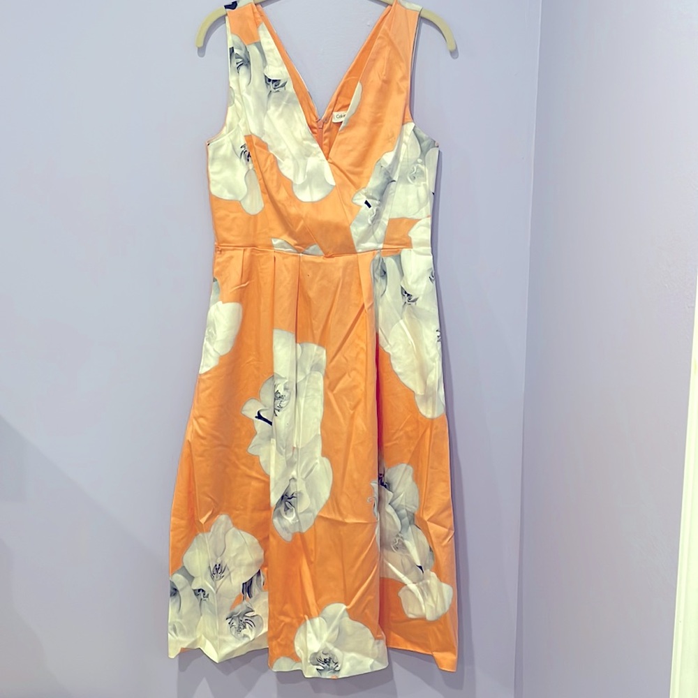 Calvin Klein Size 10 Orange Cream